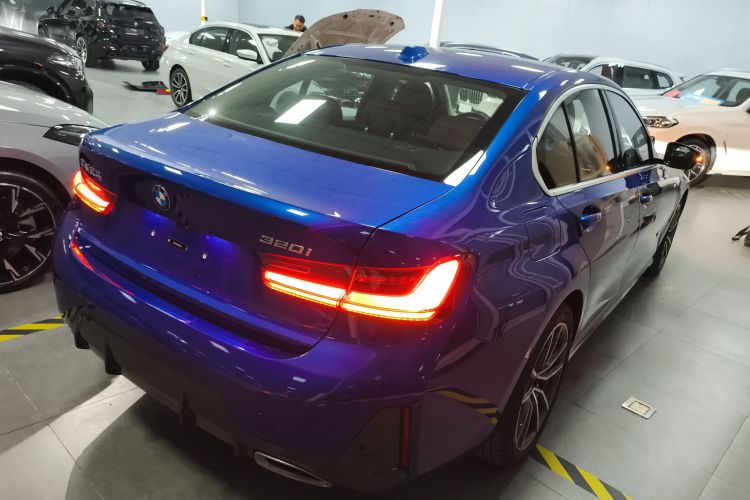 宝马3系 2024款 325i M运动套装车身外观7