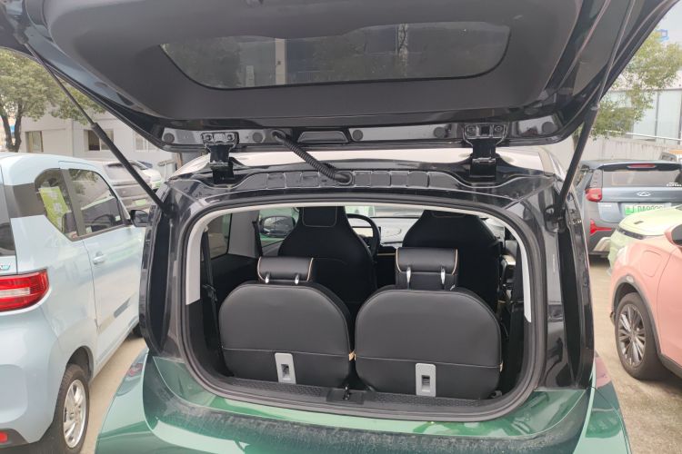 宝骏KiWi EV 2022款 设计师轻享版 三元锂机舱底盘23