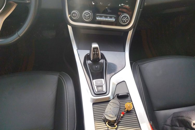 领克01 2018款 2.0T 两驱型+版中控内饰18