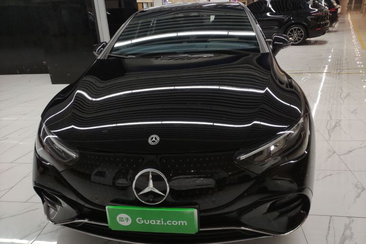 奔驰EQE 2022款 350 豪华版车身外观2