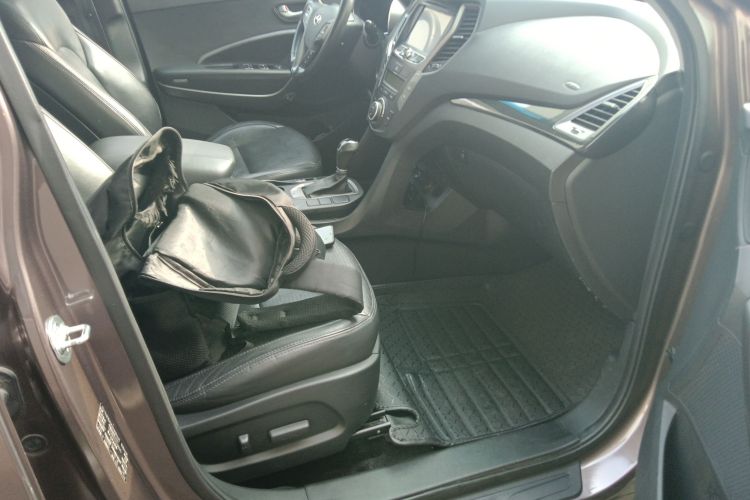 现代 胜达 2013款 2.4L 自动两驱智能型局部细节41