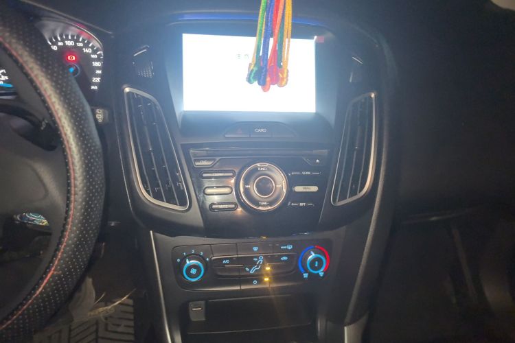 福特 福克斯 2018款 两厢经典 1.6L 手动舒适型智行版中控内饰16