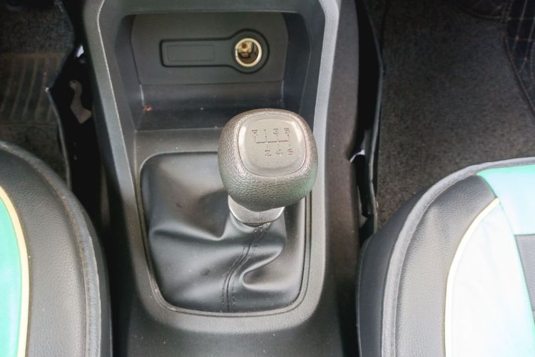 五菱汽车 五菱宏光 2019款 1.5L S基本型国VI LAR中控内饰18