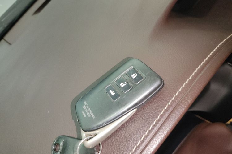 雷克萨斯ES 2015款 200 精英版中控内饰11