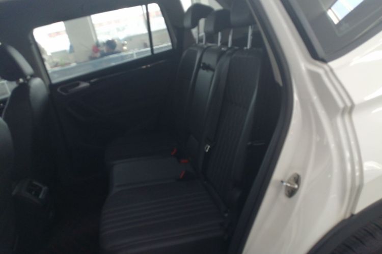 大众 途观L 2022款 330TSI 自动两驱舒享版中控内饰7004