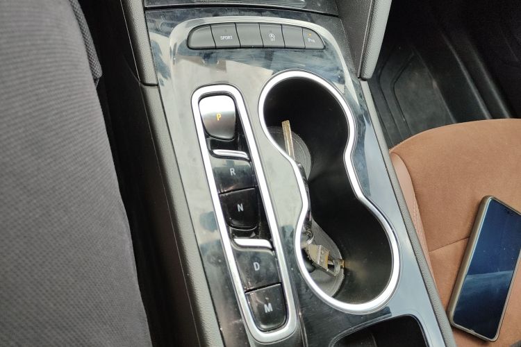 别克 君威 2020款 552T 豪华型中控内饰18