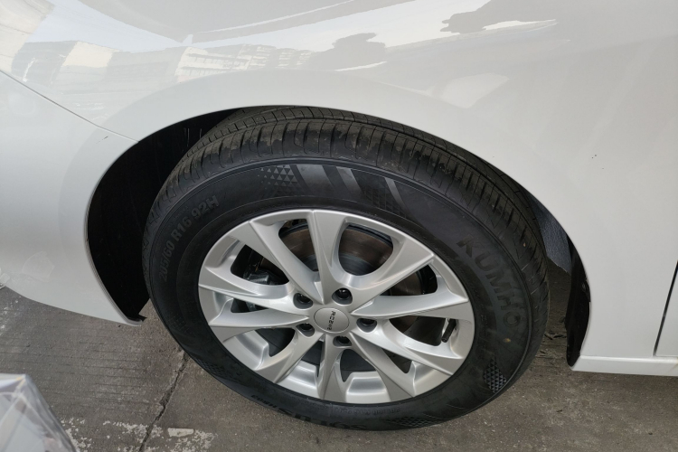 荣威i5 2023款 1.5L CVT豪华版车身外观6007