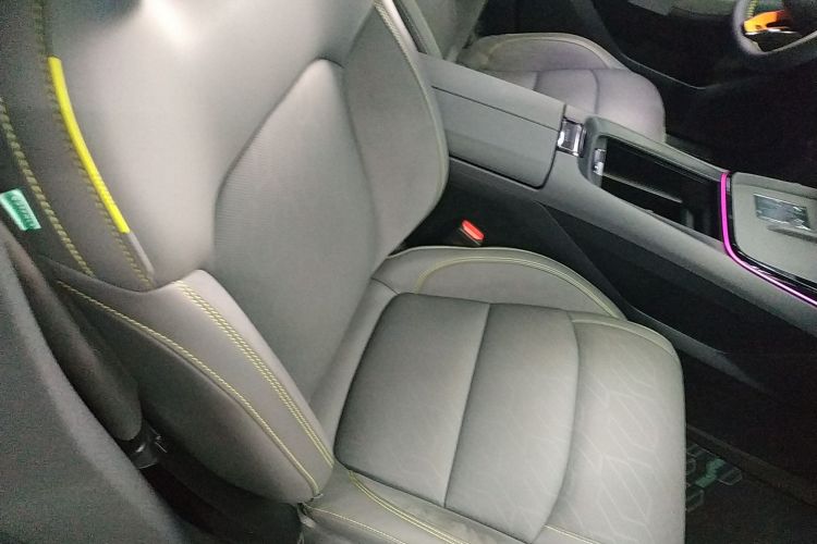 领克08 EM-P 2023款 120km 长续航Halo中控内饰41