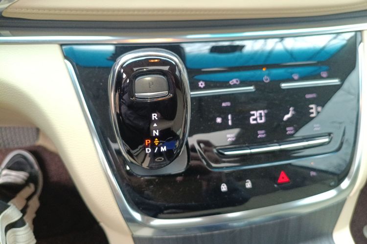 别克GL8 2023款 改款 陆上公务舱 豪华型中控内饰18