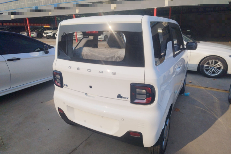 吉利银河 2024款 熊猫mini 200km 耐力熊车身外观7