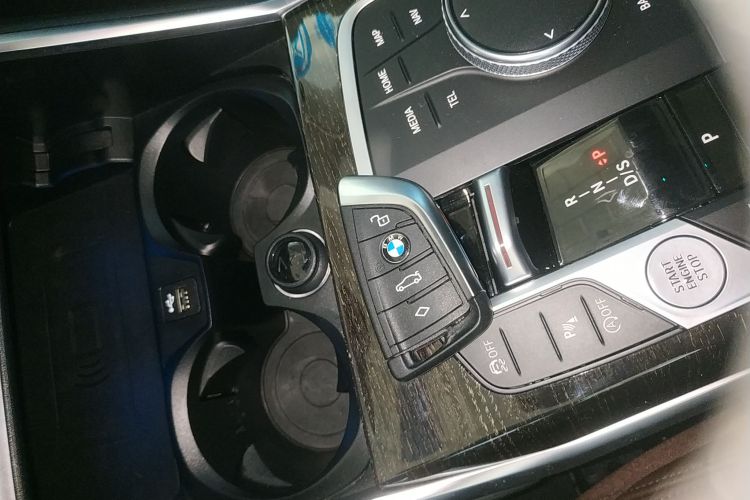 宝马3系 2023款 325Li M运动套装中控内饰11