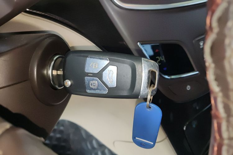 别克 君威 2015款 2.0L 领先时尚型中控内饰7001