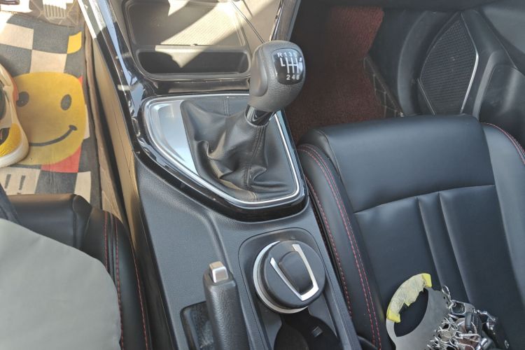 广汽传祺 传祺GS4 2021款 270T 手动舒适版中控内饰18