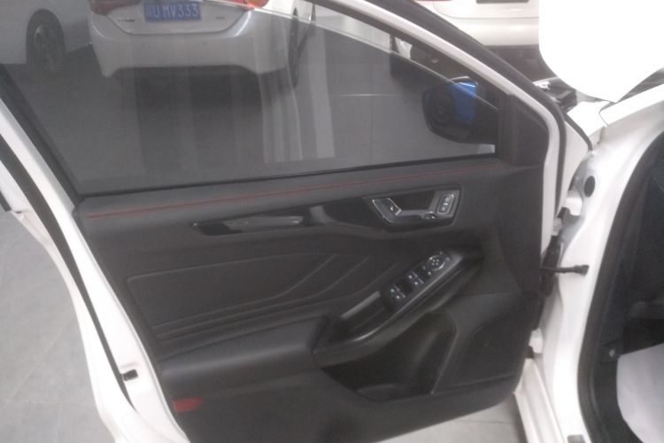 福特 福克斯 2022款 两厢 EcoBoost 180 自动ST Line中控内饰47