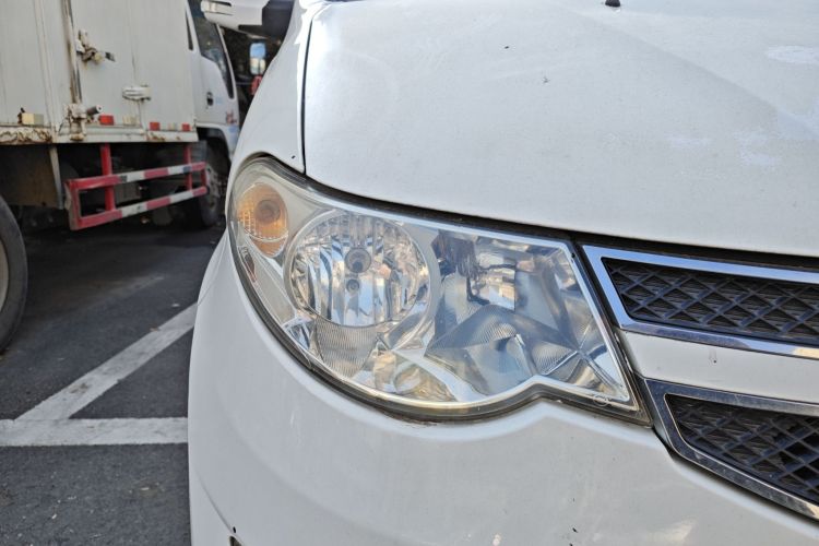 五菱汽车 五菱宏光 2013款 1.5L S豪华型车身外观8