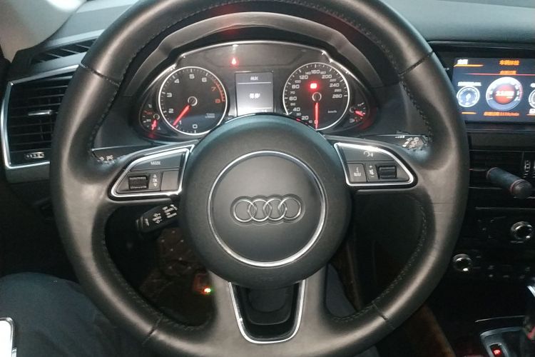 奥迪Q5 2016款 40 TFSI 进取型中控内饰13