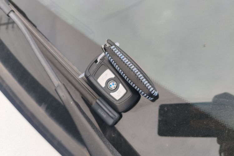 宝马3系 2014款 320i 进取型中控内饰11