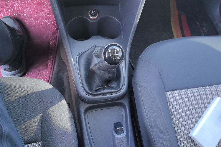 大众 Polo 2014款 1.4L 手动风尚版局部细节18