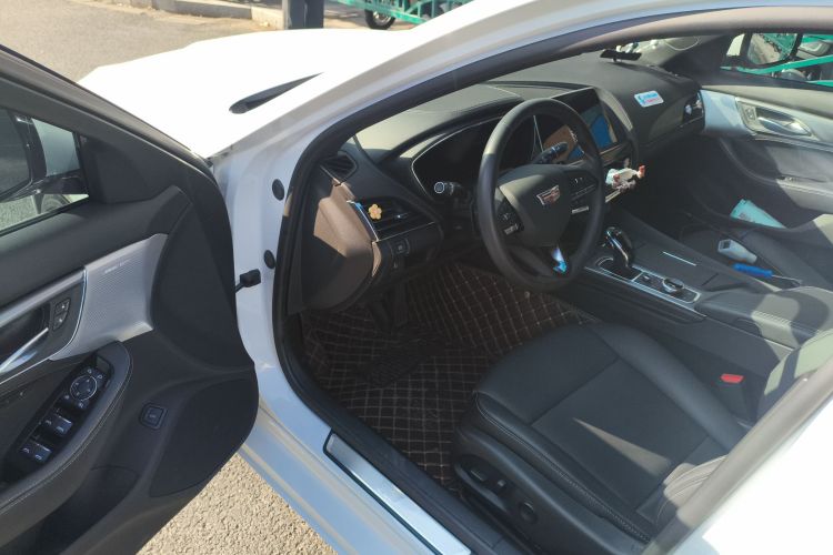 凯迪拉克CT5 2022款 28T 尊贵型中控内饰20