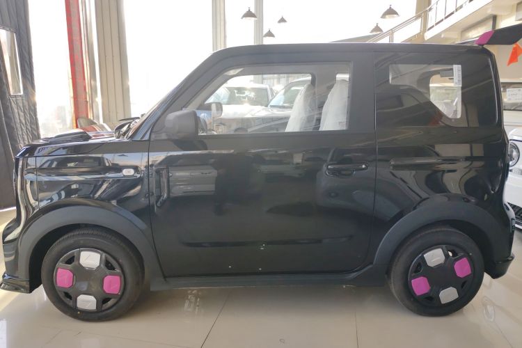 吉利银河 2025款 210km 熊猫卡丁车身外观4