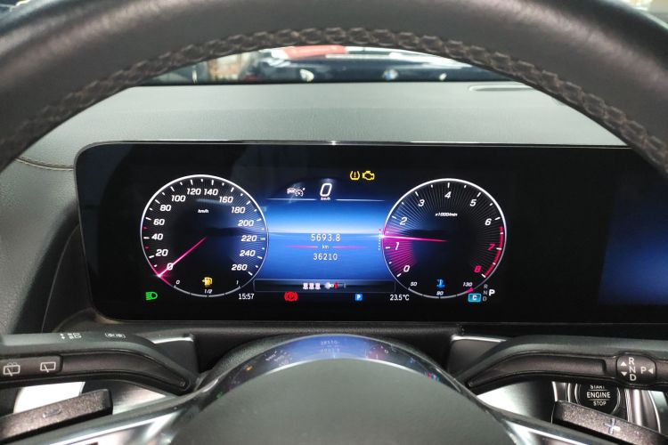 奔驰GLB 2024款 GLB 200 动感型中控内饰14