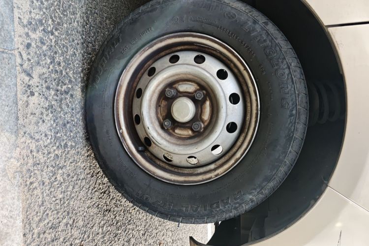 五菱汽车 五菱荣光S 2023款 1.5L 基本型 5/7座车身外观10