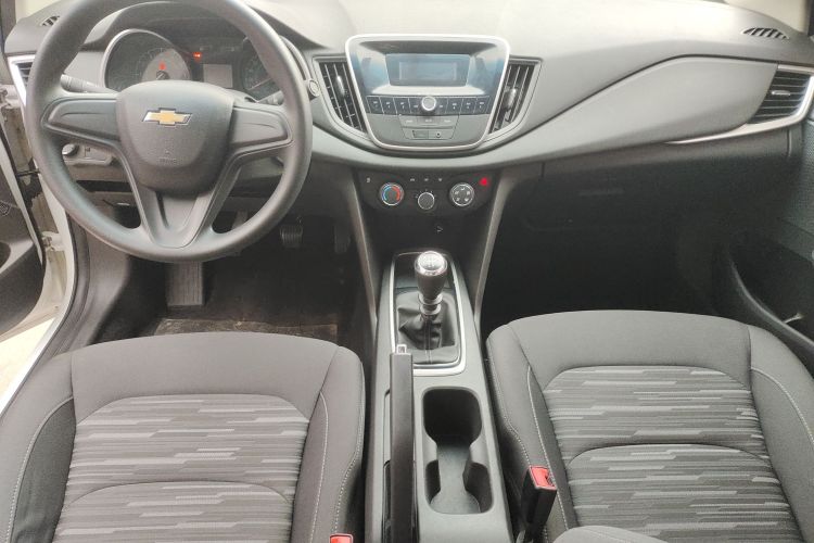 雪佛兰 科沃兹 2016款 1.5L 手动欣享版中控内饰12