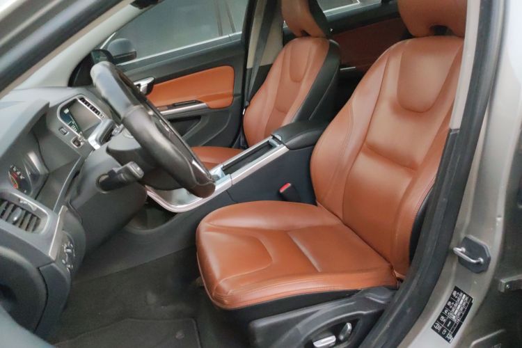 沃尔沃S60 2014款 S60L 2.0T 智远版中控内饰19