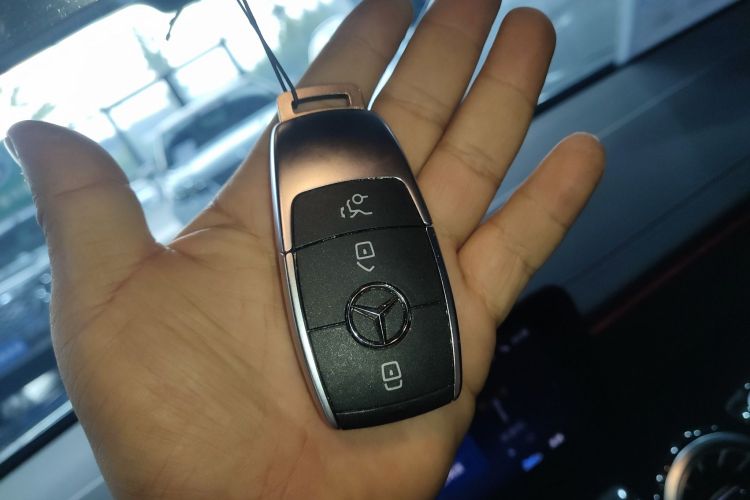 奔驰GLB 2024款 改款 GLB 220 动感型中控内饰7001