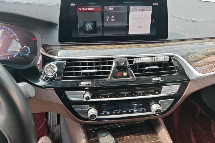 宝马5系新能源 2019款 改款 530Le 先锋版中控内饰16