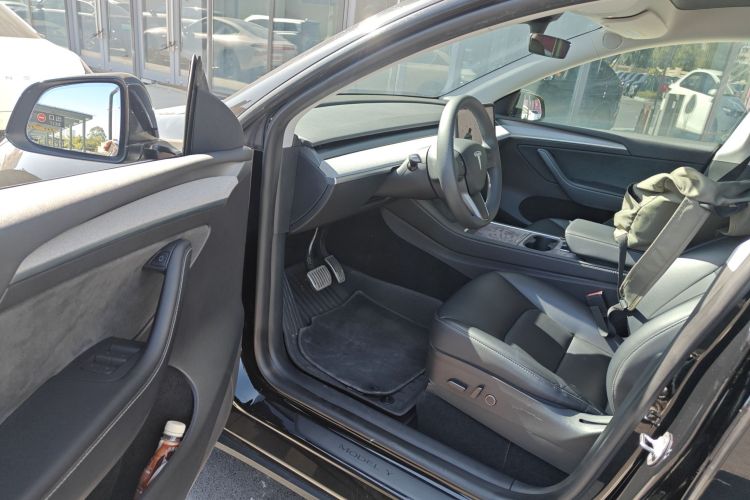 特斯拉 Model Y 2022款 改款 后轮驱动版中控内饰20