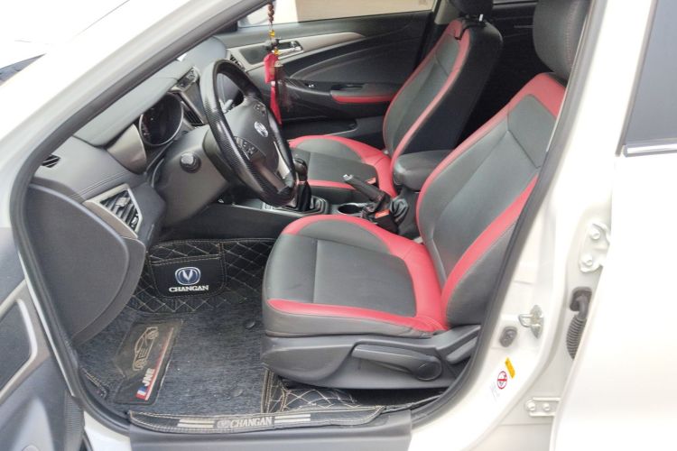 长安 逸动 2016款 XT 1.6L 手动俊酷型中控内饰19