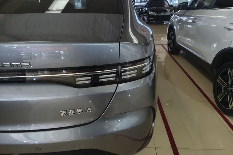 比亚迪 驱逐舰05 2024款 荣耀版 DM-i 55KM 豪华型车身外观9