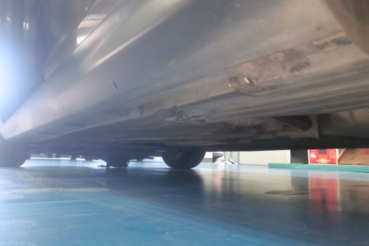 福特 福克斯 2012款 三厢 1.6L 自动风尚型局部细节9002