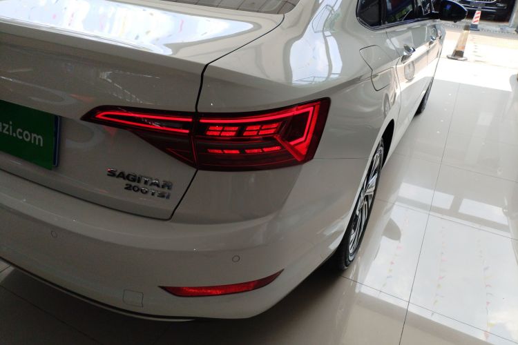 大众 速腾 2021款 200TSI 手动超越版车身外观9