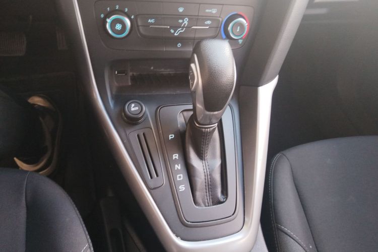 福特 福克斯 2015款 两厢 1.6L 自动舒适型中控内饰18