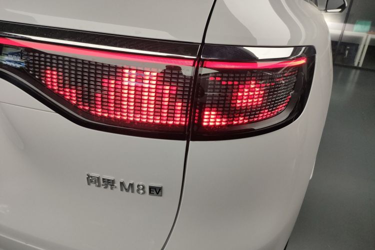 鸿蒙智行 问界M8 2025款 纯电 Max+ 六座四驱版车身外观9