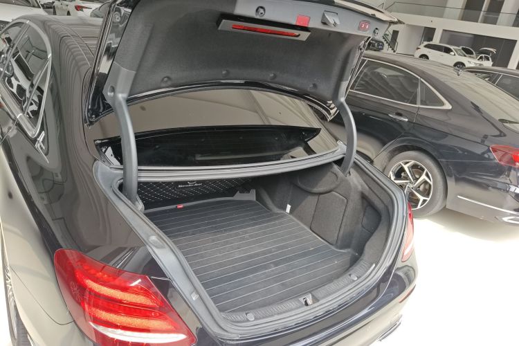 奔驰E级 2020款 改款 E 300 L 殊享版局部细节23