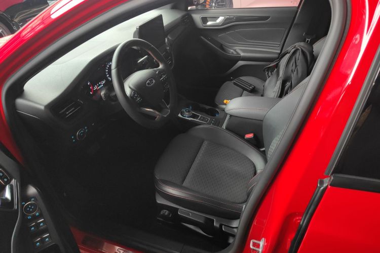 福特 福克斯 2020款 三厢 EcoBoost 180 自动ST Line局部细节19