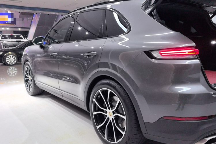 保时捷 2024款 Cayenne 3.0T车身外观6003