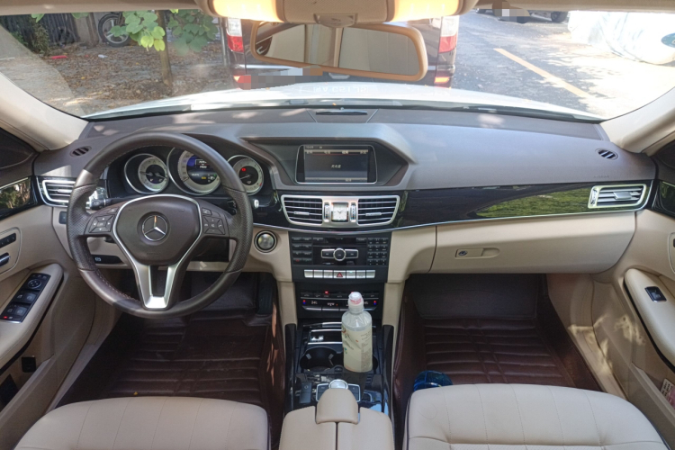 奔驰E级 2015款 E 260 L 运动型中控内饰7002