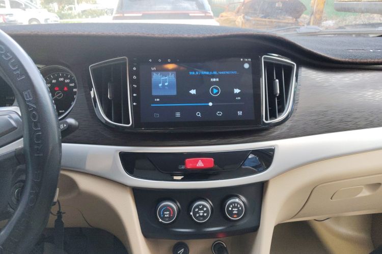 宝骏730 2019款 1.5L 手动超值型 7座 国VI中控内饰16