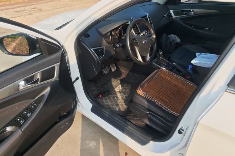 长安 逸动 2016款 1.6L 自动风尚型中控内饰20