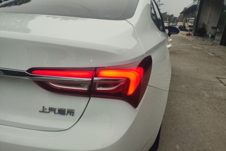 别克 威朗 2020款 15T 自动进取型车身外观9