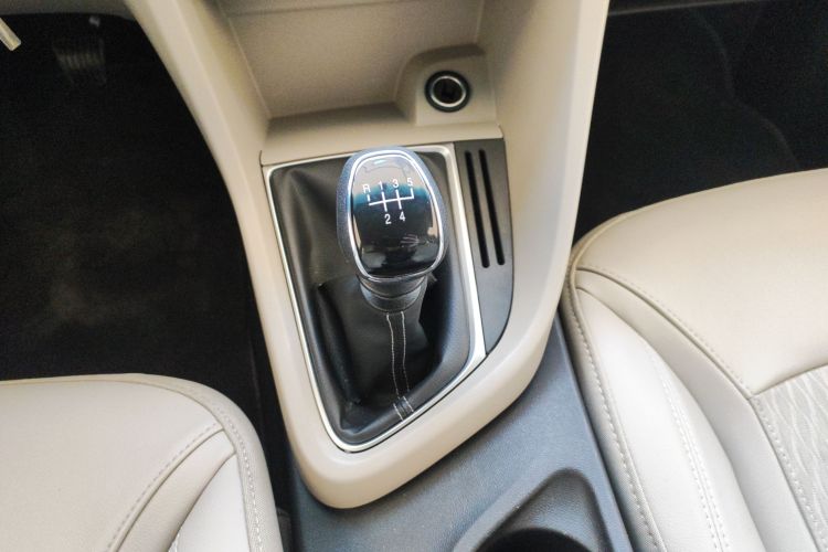 别克 英朗 2017款 15N 手动精英型中控内饰18