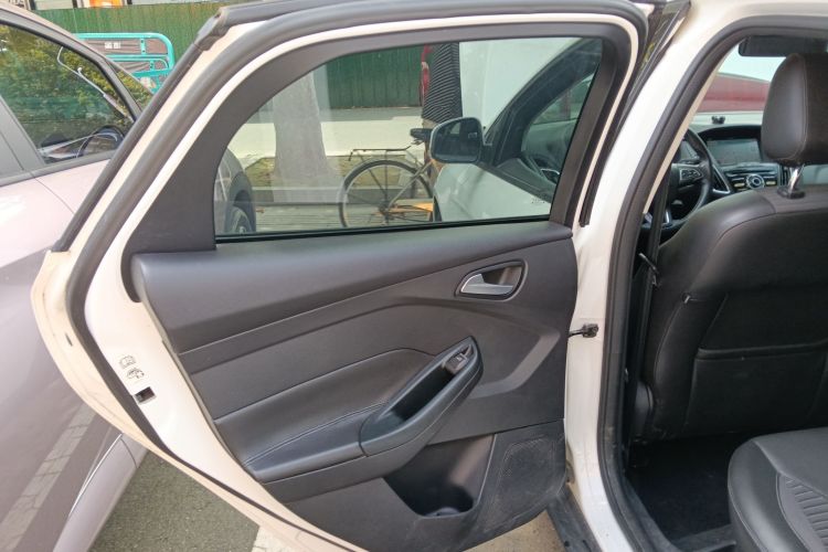 福特 福克斯 2017款 三厢 1.6L 自动风尚型智行版中控内饰49