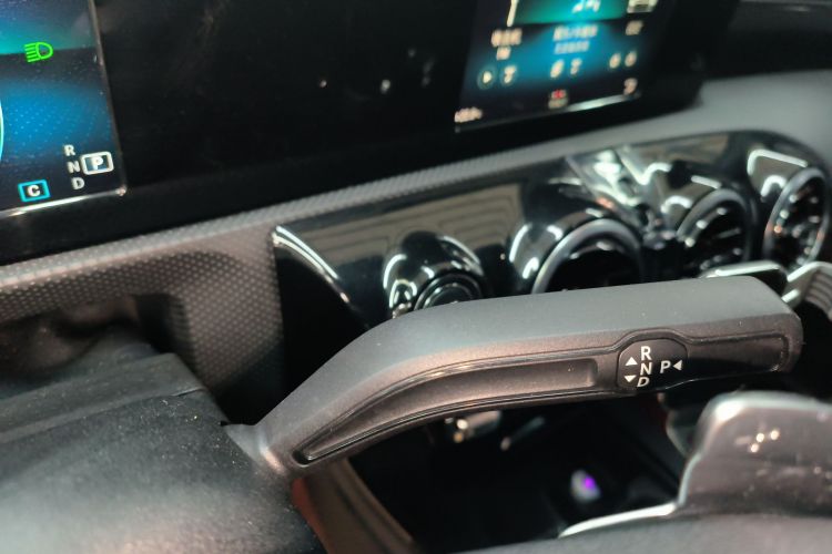 奔驰A级 2019款 A 180 L 运动轿车局部细节18