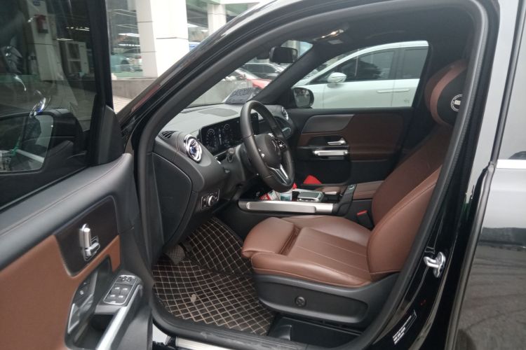 奔驰GLB 2023款 GLB 220 动感型中控内饰7003