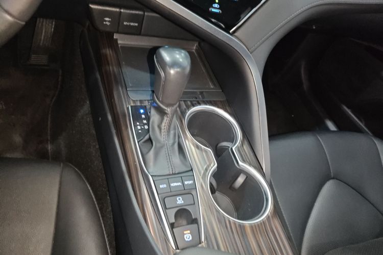 丰田 凯美瑞 2019款 改款 2.5G 豪华版中控内饰18