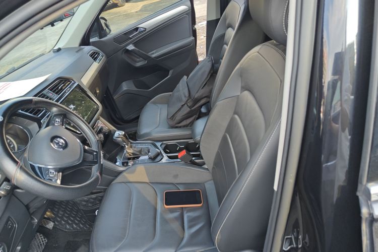 大众 途观L 2020款 330TSI 自动两驱全景舒适版 国VI中控内饰19